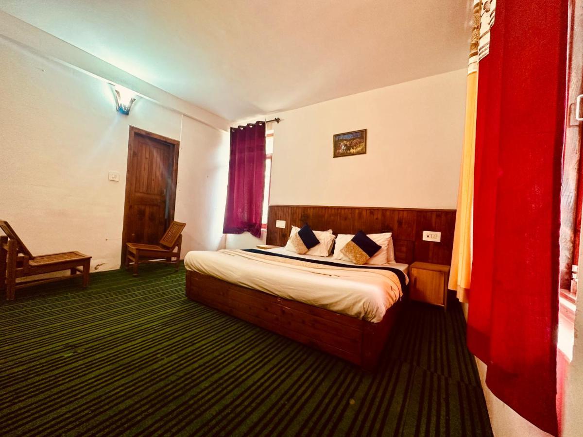 Hotel Alpine - In City Centre Манали Экстерьер фото